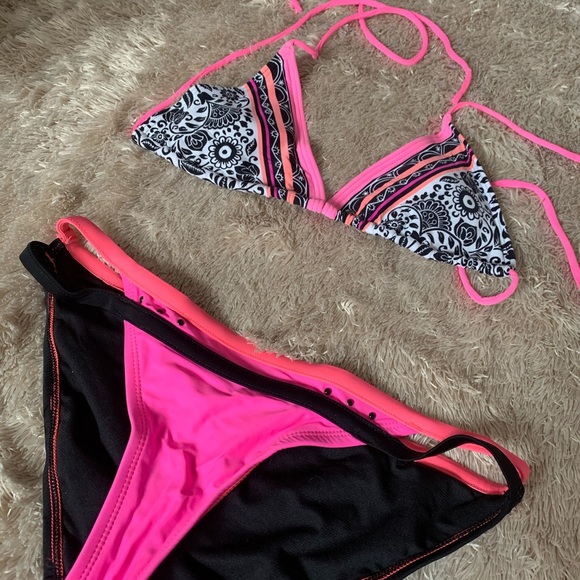 Coco Rave - Neon Pink Bikini - Picture 1 of 5